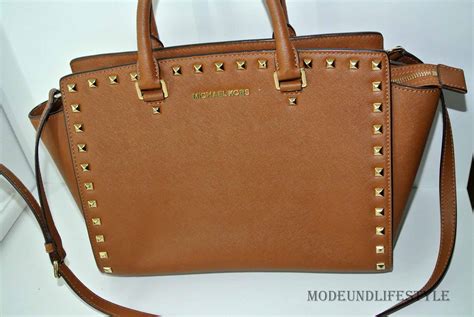 michael kors tasche schwarz mit goldene ketten|Schwarze Michael Kors Taschen online .